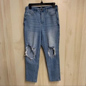 Hollister High Rise Ripped Knee Jeans Size 28